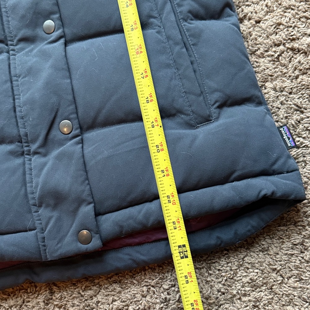 Patagonia Women’s Two-Tone (charcoal grey/dark purple) Hooded Vest, Sz. XS - Picture 11 of 12